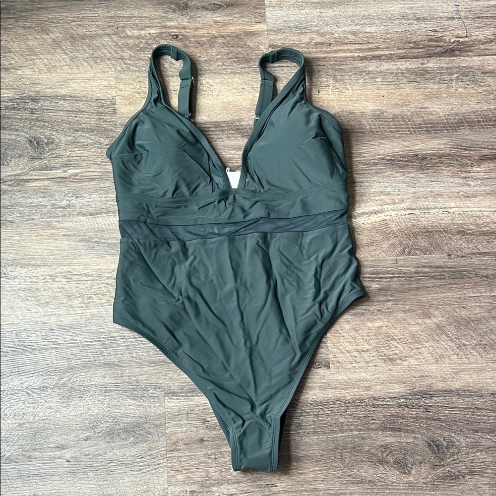 Cheeky Deep Green Women’s one piece bathing Suit, size XL ⚫️